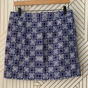 J. Crew printed basket weave mini skirt blue & white
Size 8